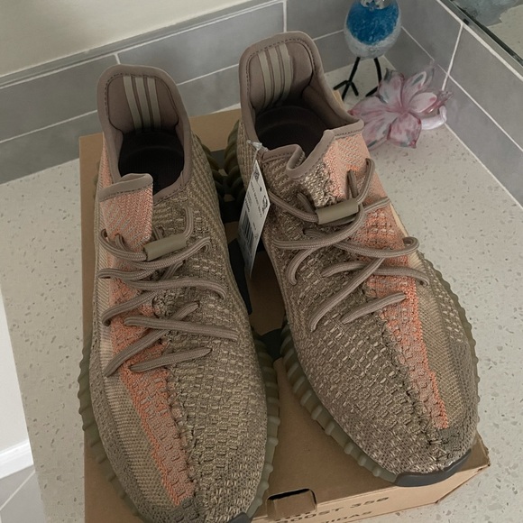 NEW adidas YEEZY
Yeezy Boost 350 V2 main image 4